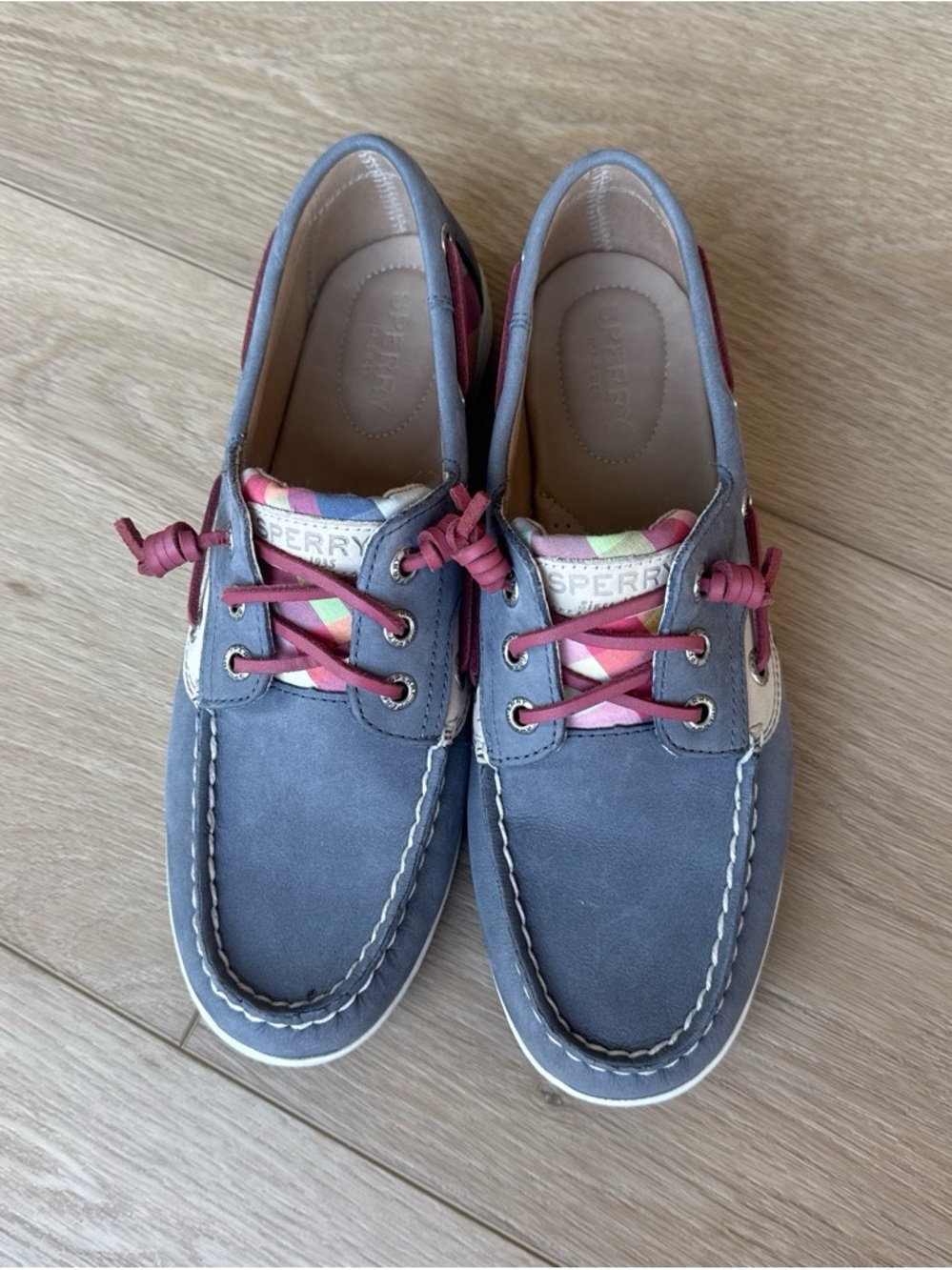 Sperry Lt blue and Plaid Boat Shoes with Pink Laces and Multicolor Tongue - Picture 1 of 3
